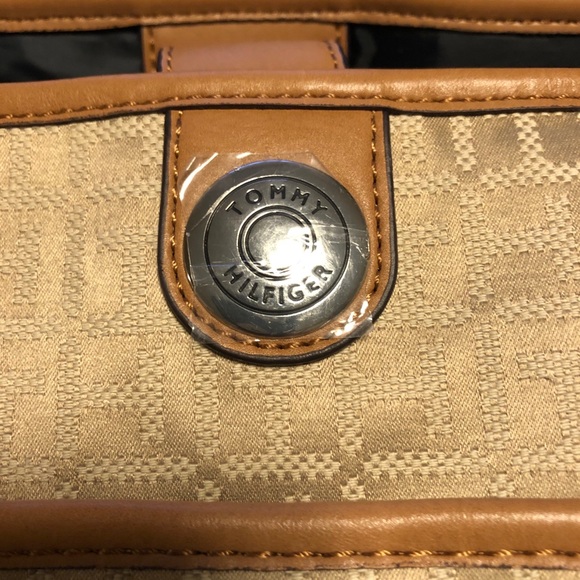 Tommy Hilfiger Signature brown, cream and tan tote - Picture 10 of 11